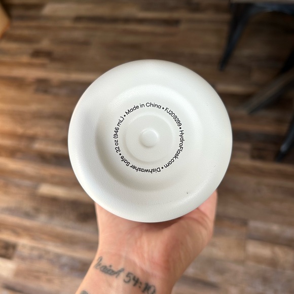NEW, UNUSED White Hydro Flask 32oz Classic Wide-Mouth Water Bottle - Picture 3 of 8